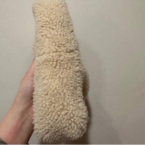 Prada Shearling Mini Re-Edition 2000 Bag in Ecru (LIKE NEW) - Picture 4 of 8